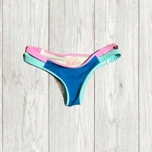👙Victoria’s Secret ‘the itsy’ bikini bottom
